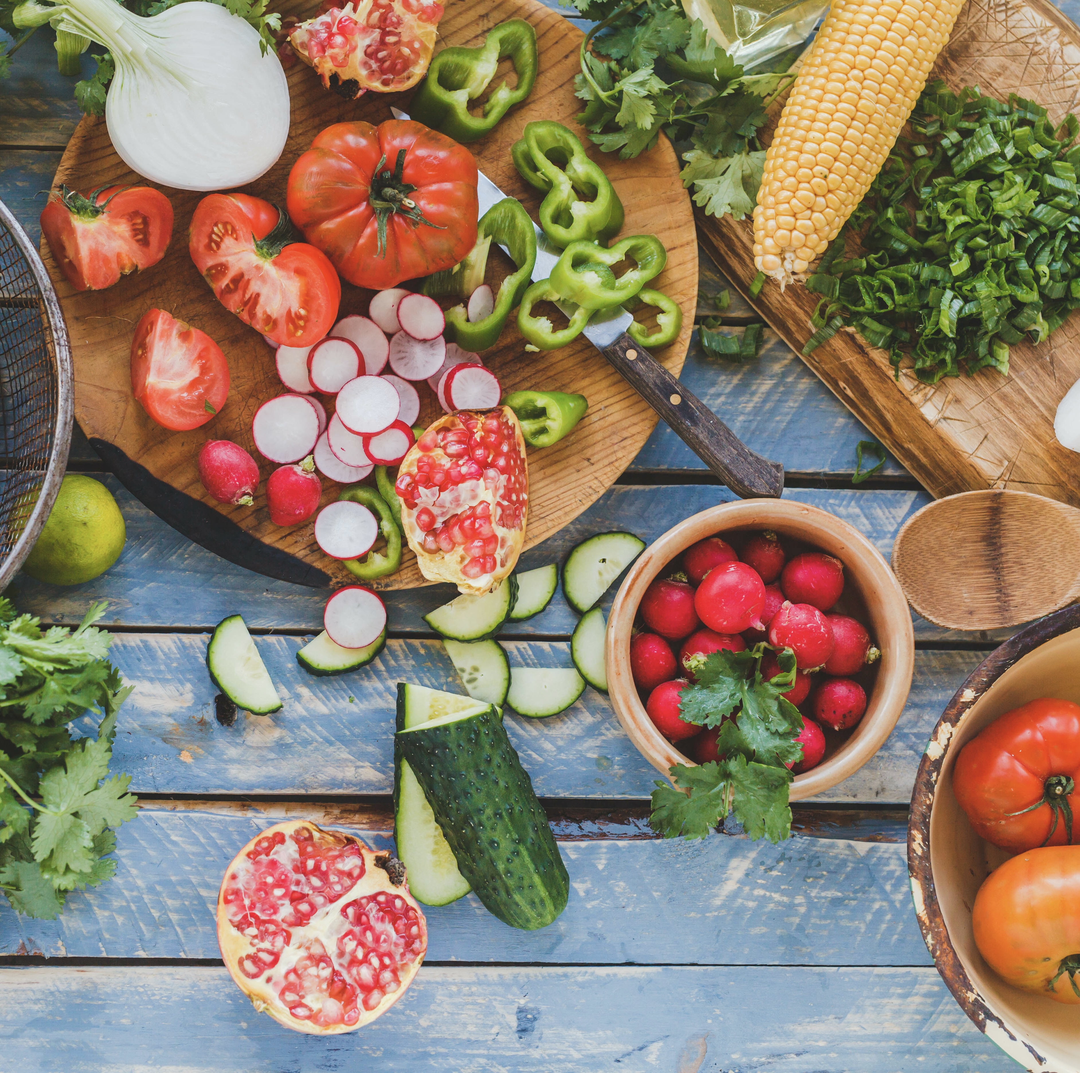 Fresh fruits and vegtables arranged on table.